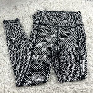 Lululemon In Movement 7/8 Tight *Everlux 25" Monochromic Black